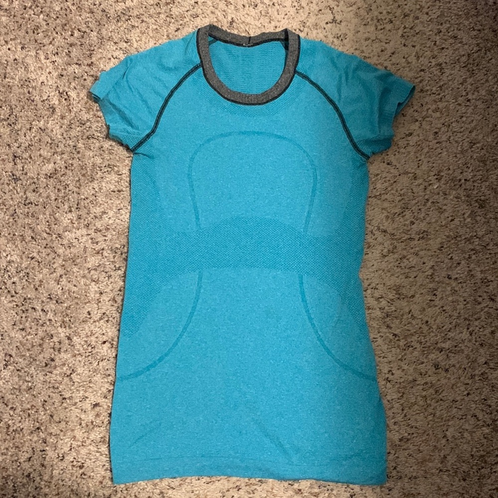 Lululemon shirt size 4